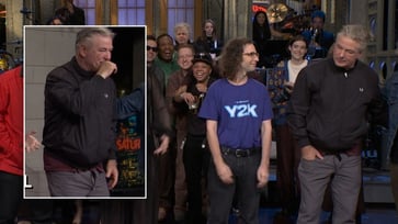 Alec Baldwin's wardrobe malfunction during the closing scene of 'SNL' was mocked.