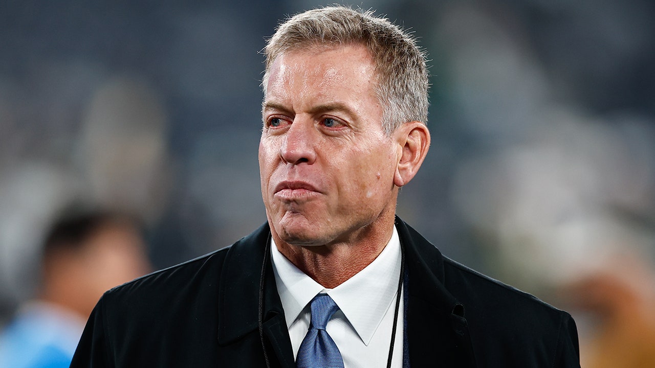 Troy Aikman, a renowned NFL player, discloses his post-divorce hardships: "That was my rock bottom."