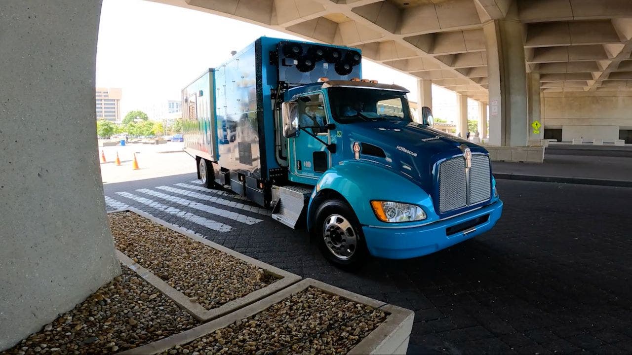 A hydrogen-powered rescue truck has set a new world record, despite only emitting water.