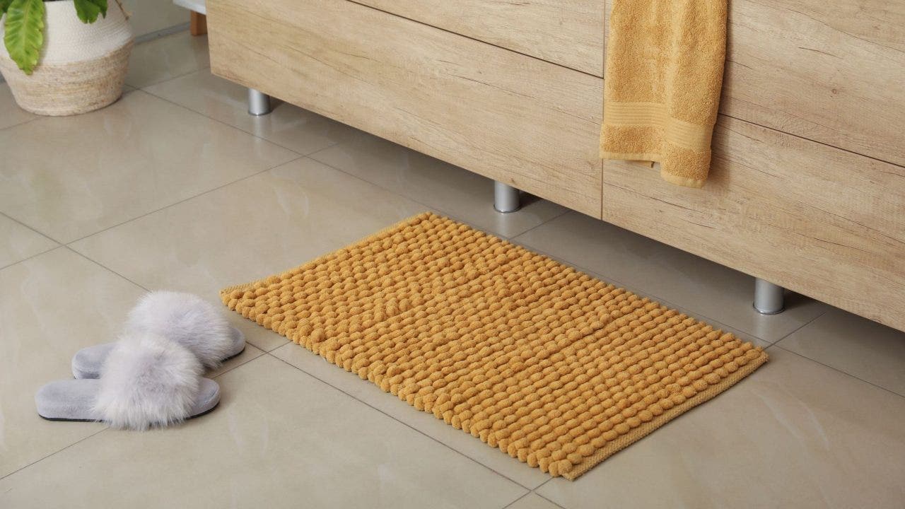 Winter-themed bathroom rugs and mats