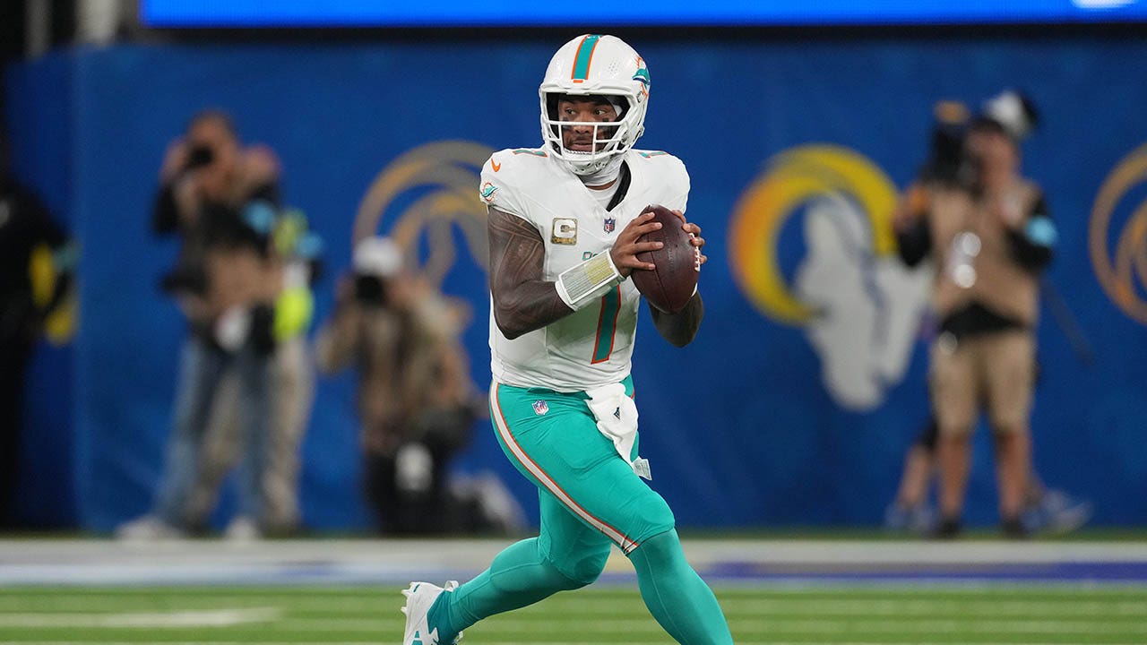 Rams suffer a 3-game losing streak as Dolphins snap their winning streak.