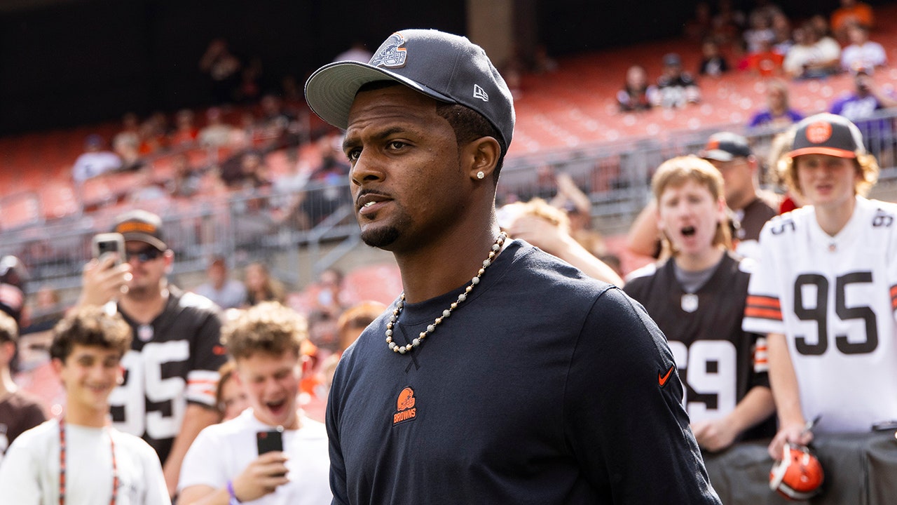 Browns quarterback Deshaun Watson shares news of his father's passing just before the team's season begins.