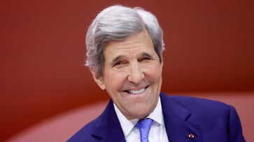 Kerry advises that Africans without electricity should choose the appropriate type of electricity.