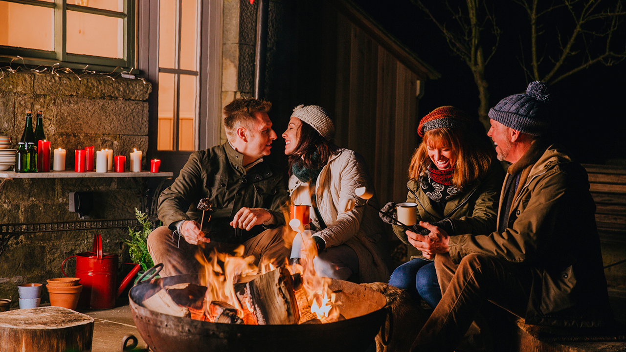 10 ways to keep your outdoor patio warm during chilly weather