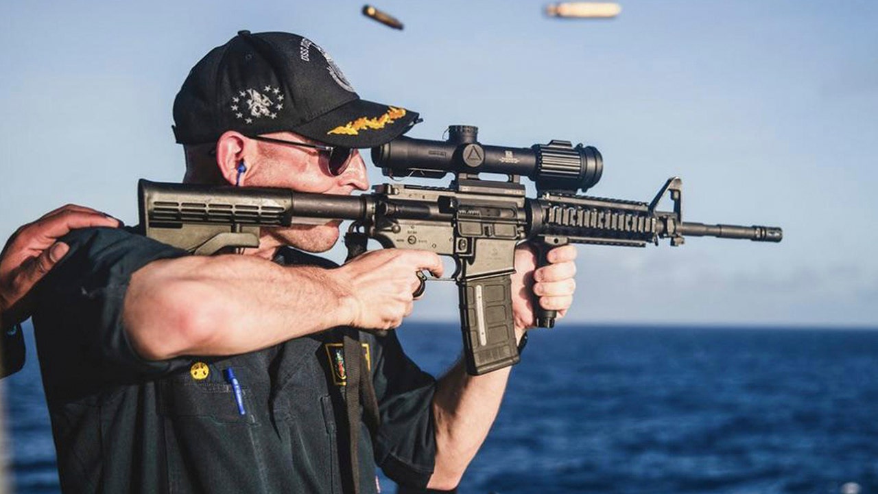 US Navy warship commander removed from command after photo of him using ...