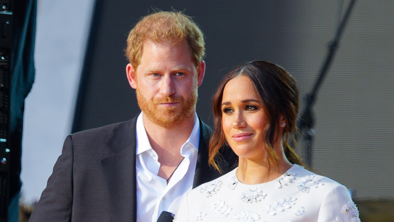 An insider from the fashion industry claims that Meghan Markle's decision to leave Hollywood for Prince Harry was a "courageous choice."