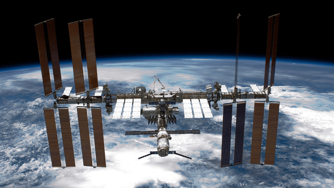 Space stations of the future are being readied by companies.