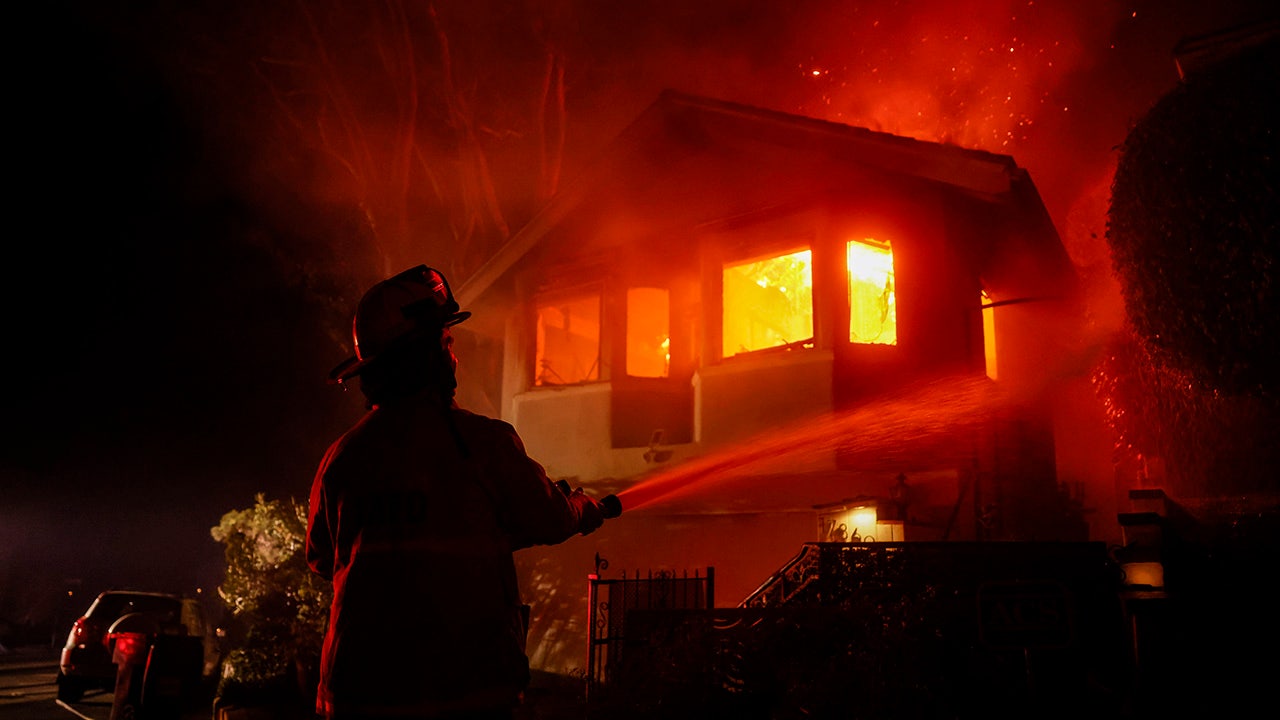 Authorities are fighting looters amidst the ongoing wildfires in Los Angeles.