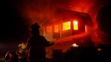 Authorities are fighting looters amidst the ongoing wildfires in Los Angeles.