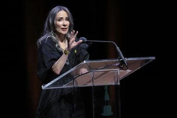 Patricia Heaton urges Christians to combat antisemitism at October 7 awards show.