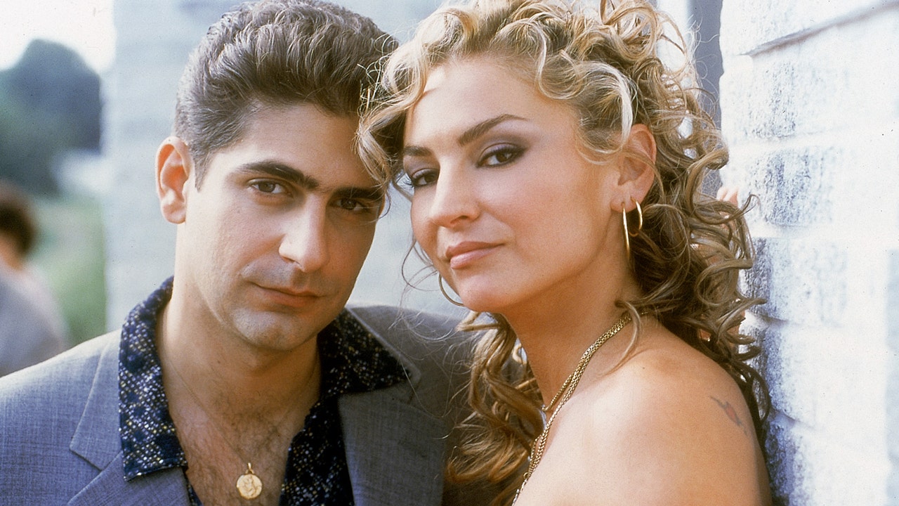 A Halloween costume guide for your favorite fictional mobster from 'The Sopranos' cast.