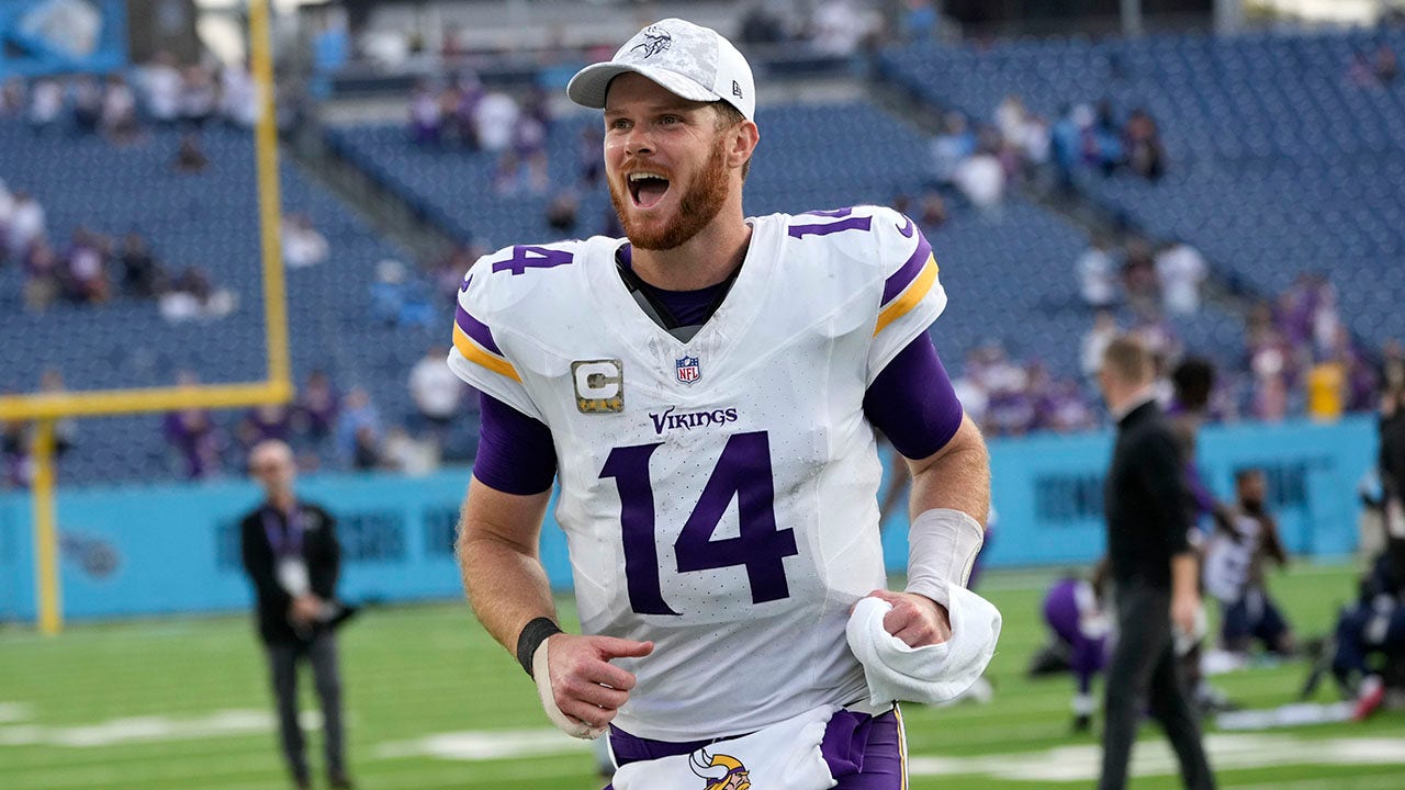 Despite a poor ending to the season, Sam Darnold should be the guy moving forward, according to Vikings legend.