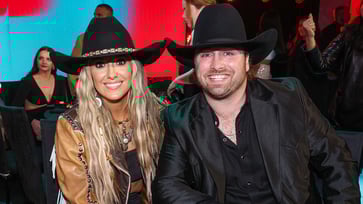 Lainey Wilson's boyfriend of 3 years might have to propose to her.