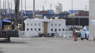 A homeless man sets up a White House-like structure in Seattle.