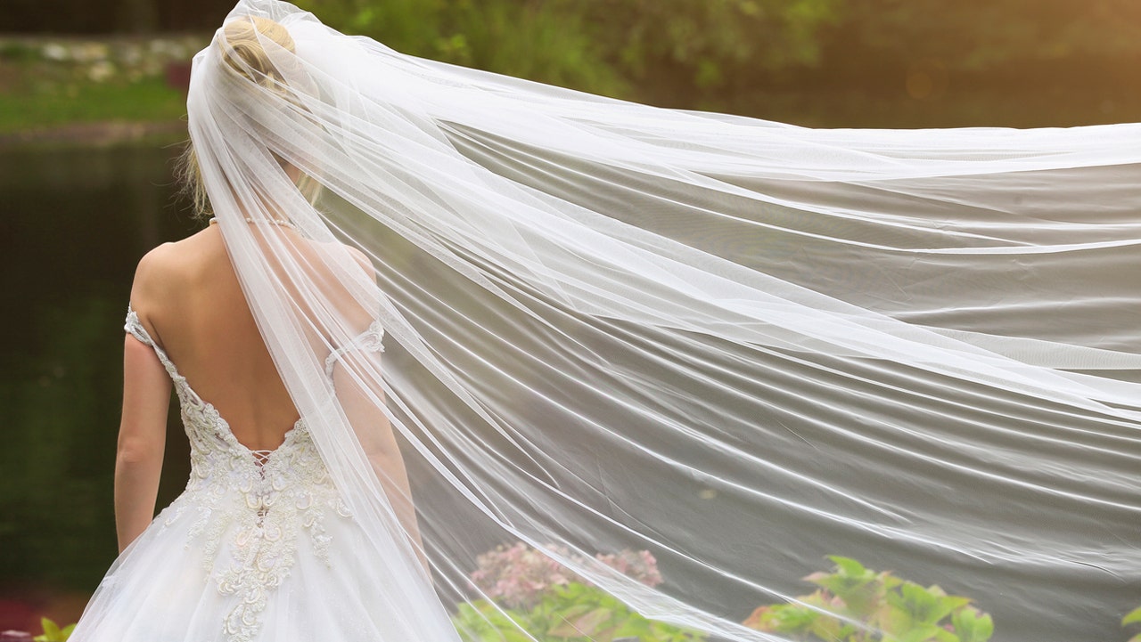 Desperate woman seeking wedding advice already senses something amiss.