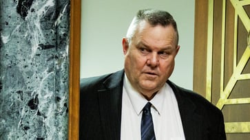 Montana Senator Jon Tester challenges negative poll results in his re-election campaign: "Give me a break"