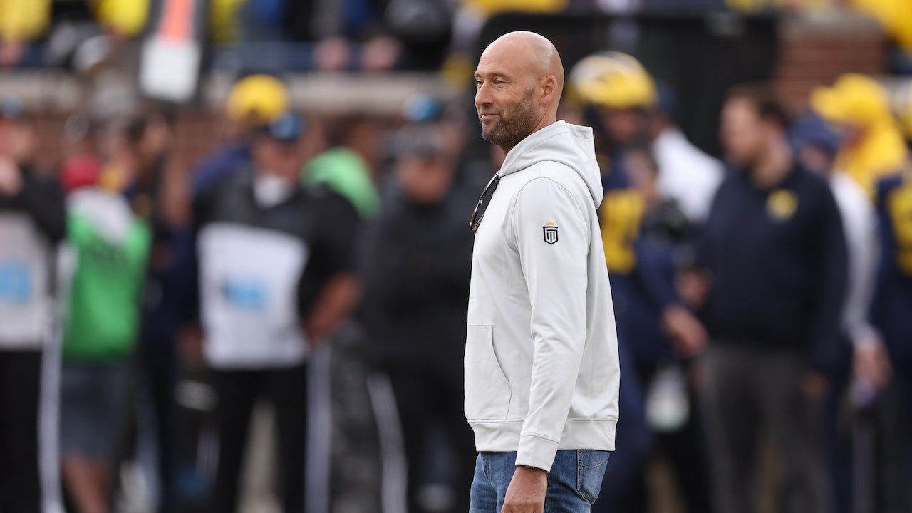 Before Michigan's blowout loss to Texas, Derek Jeter delivered an inexperienced locker room speech to the football team.