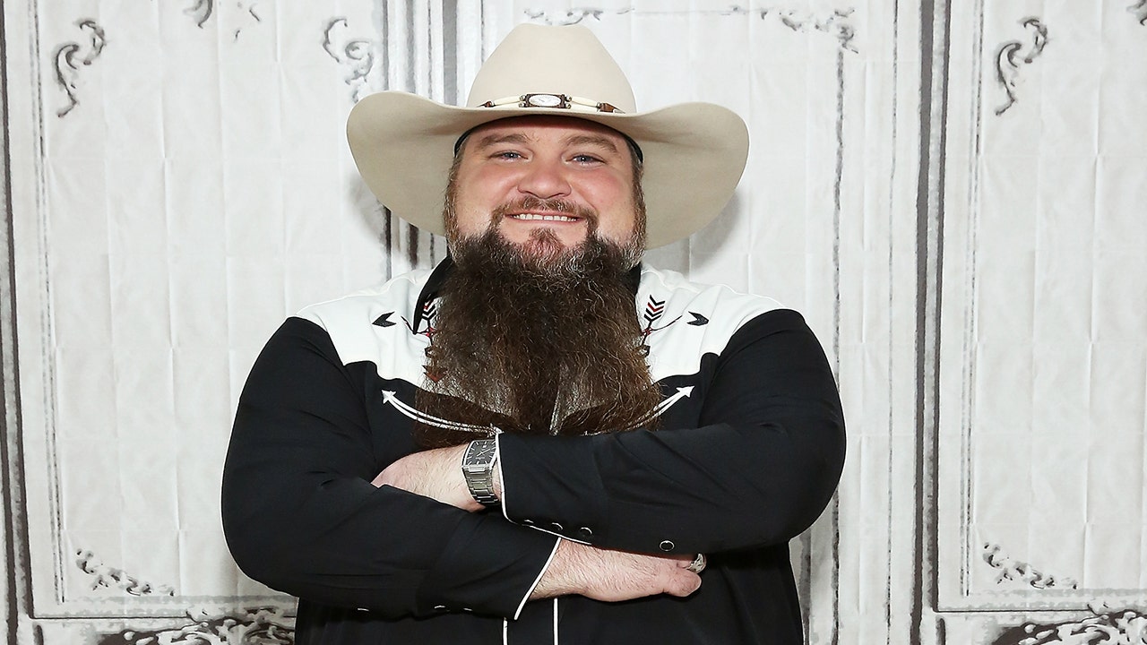 Sundance Head's life flashed before his eyes during a hunting trip mishap.