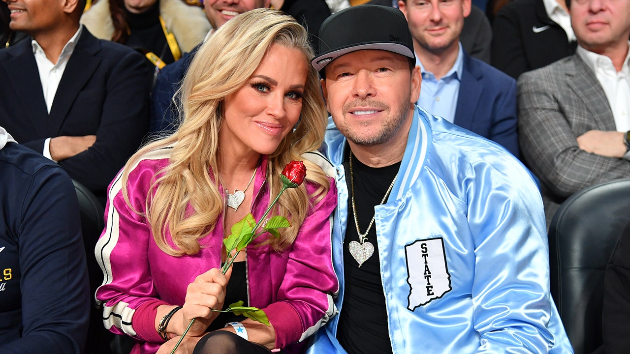 Jenny McCarthy and Donnie Wahlberg reveal the secret to their 10-year marriage.