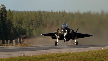 In Finland, two US Air Force F-35s completed a historic landing on a highway.