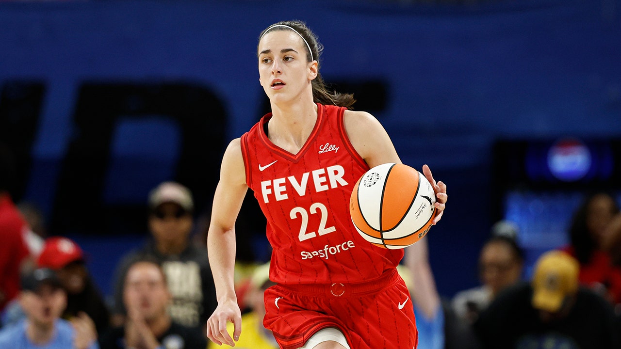 Caitlin Clark sets a new career record in points as the Fever defeats Sky for their third straight victory.