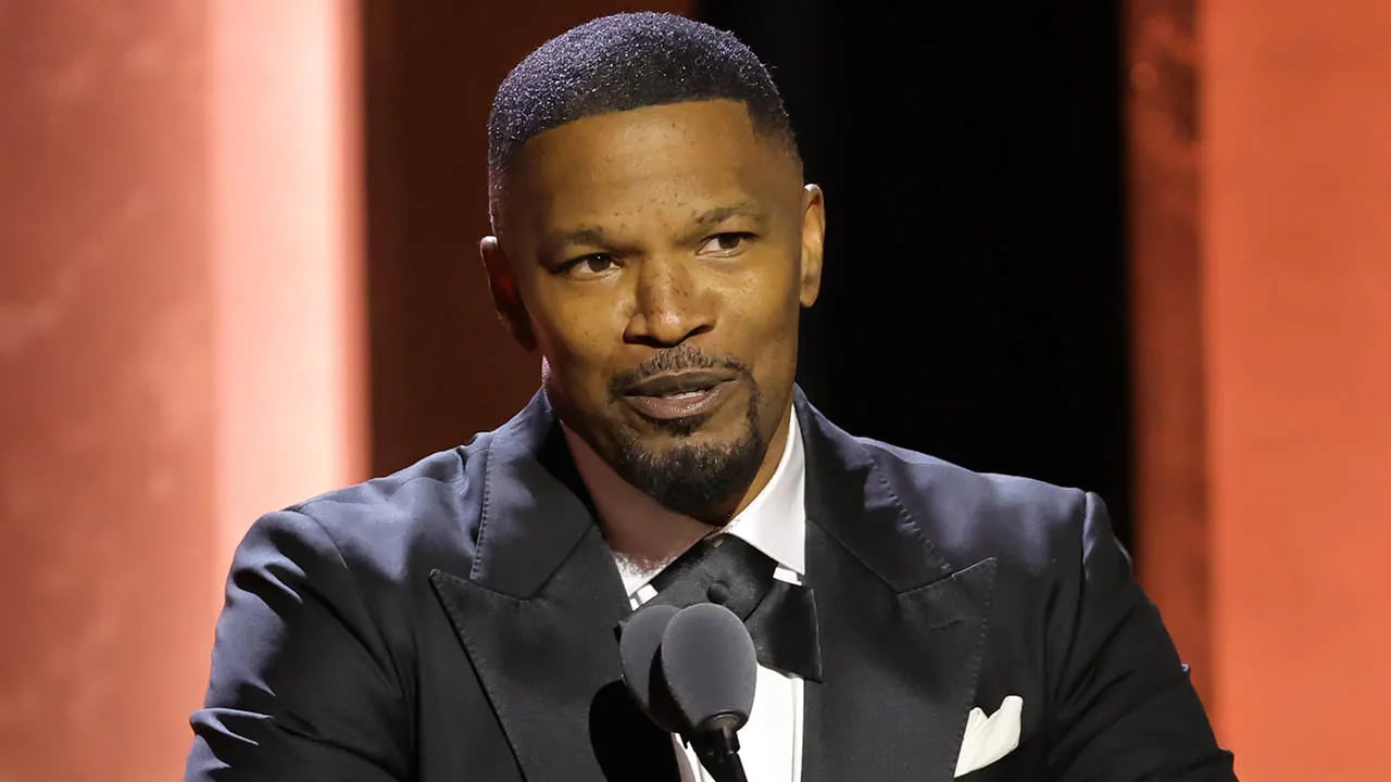 During a birthday dinner in Beverly Hills, Jamie Foxx was hit in the mouth by a thrown glass, requiring stitches, according to his representatives.