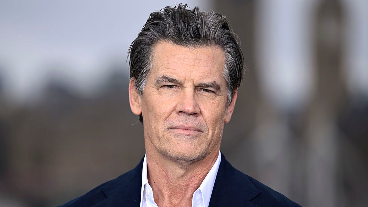 Josh Brolin is a daily user of nicotine pouches.