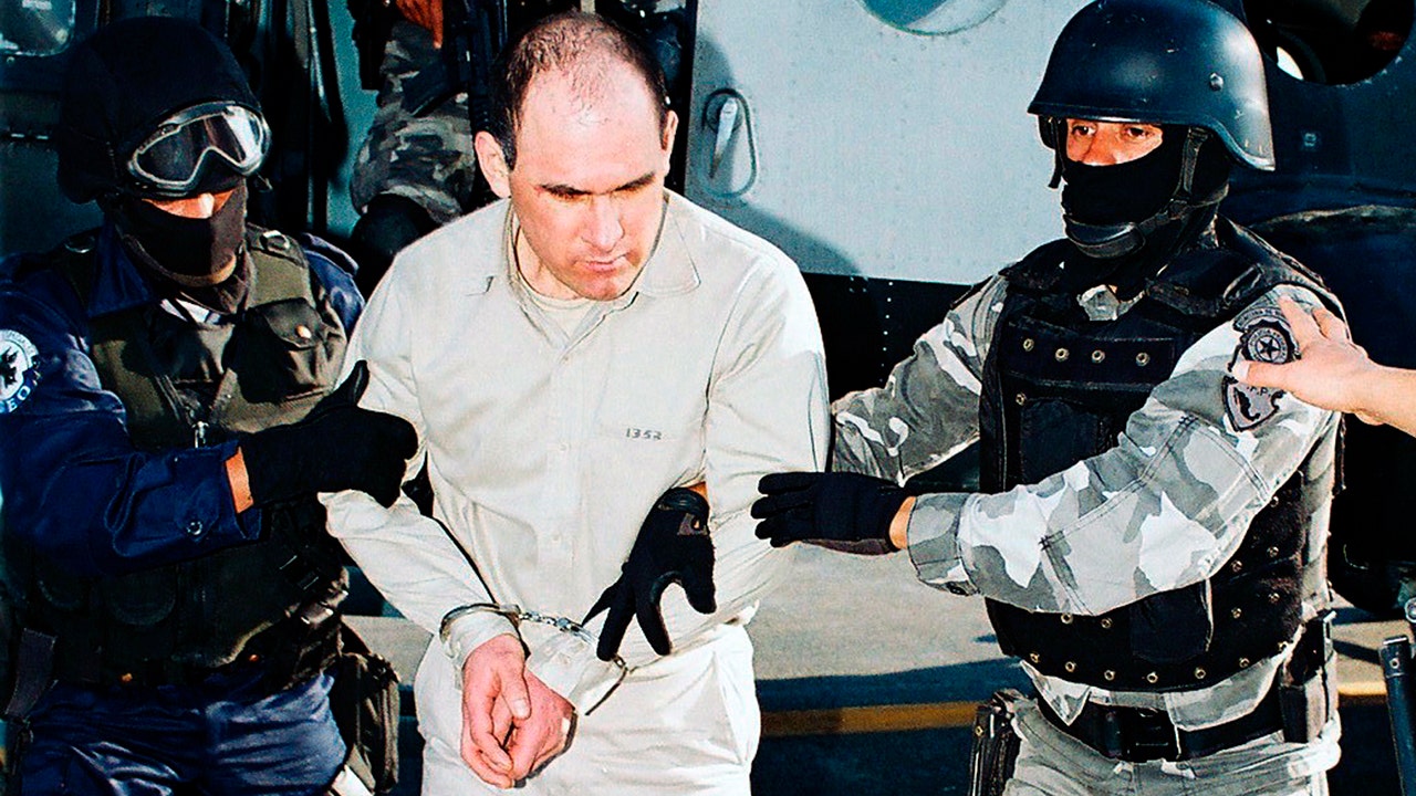 A former leader of a Mexican drug cartel who ushered in a new era of organized crime has been released from a US prison.