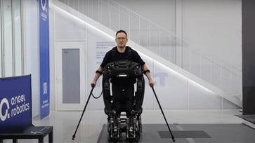 An exoskeleton aids paralyzed individuals in regaining autonomy.