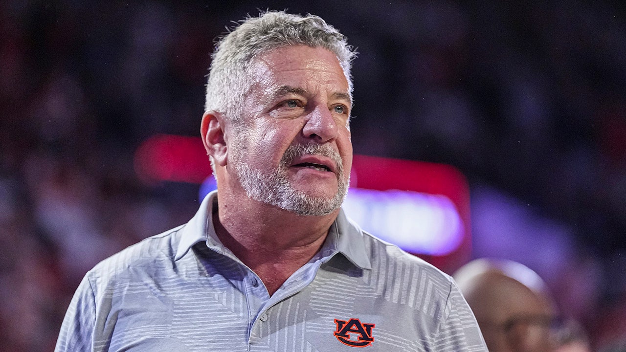 Bruce Pearl of Auburn criticizes Hamas after the release of 3 Israeli hostages.