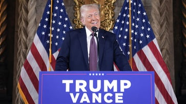 Trump meeting with Republican governors at Mar-a-Lago dinner.