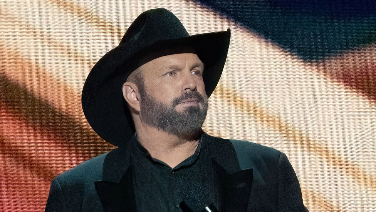 Garth Brooks' judge temporarily halts effort to dismiss sexual assault lawsuit: documents