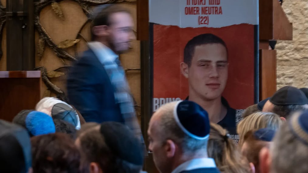 Thousands mourn in hometown synagogue as lawmakers hold moment of silence for slain Omer Neutra.