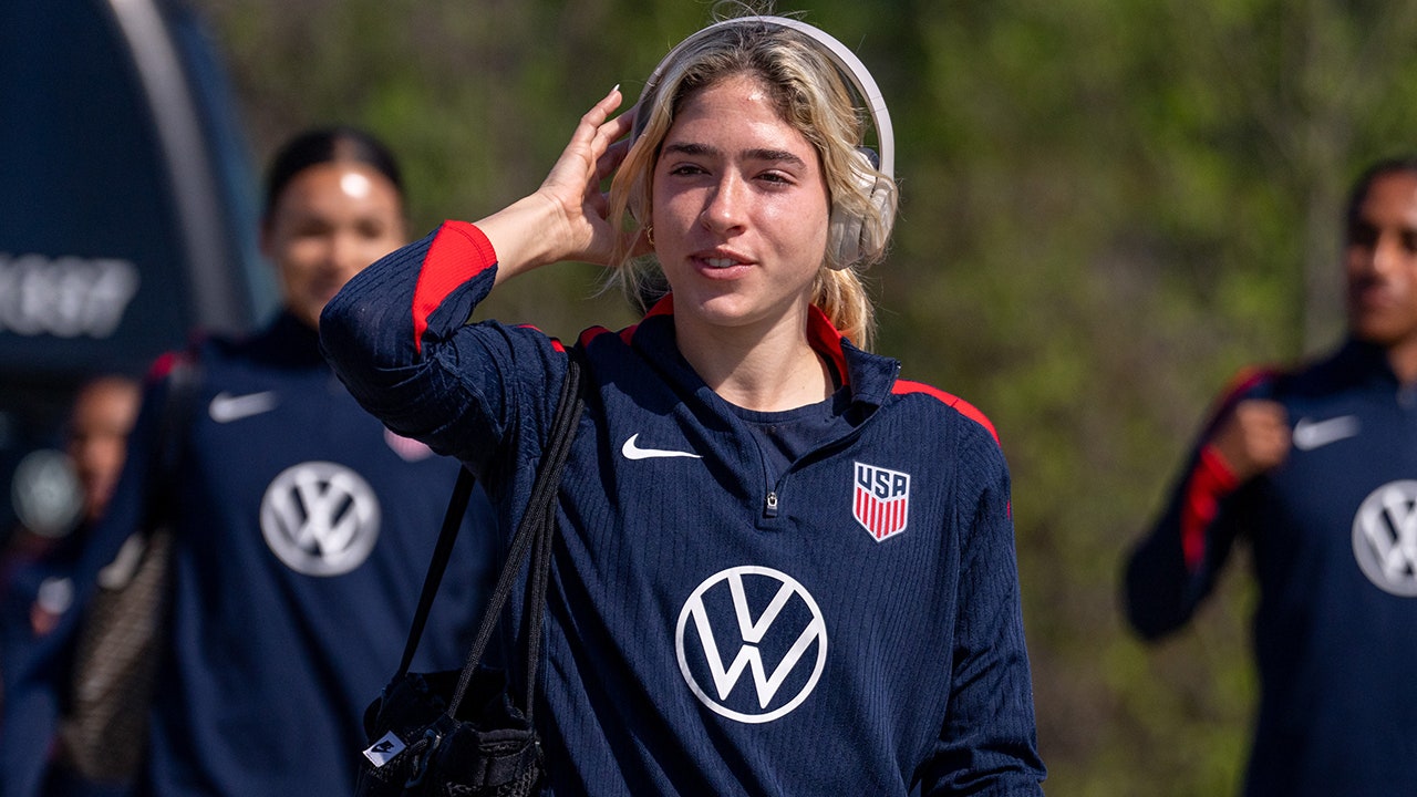During the SheBelieves Cup match, USWNT player Korbin Albert faced boos ...