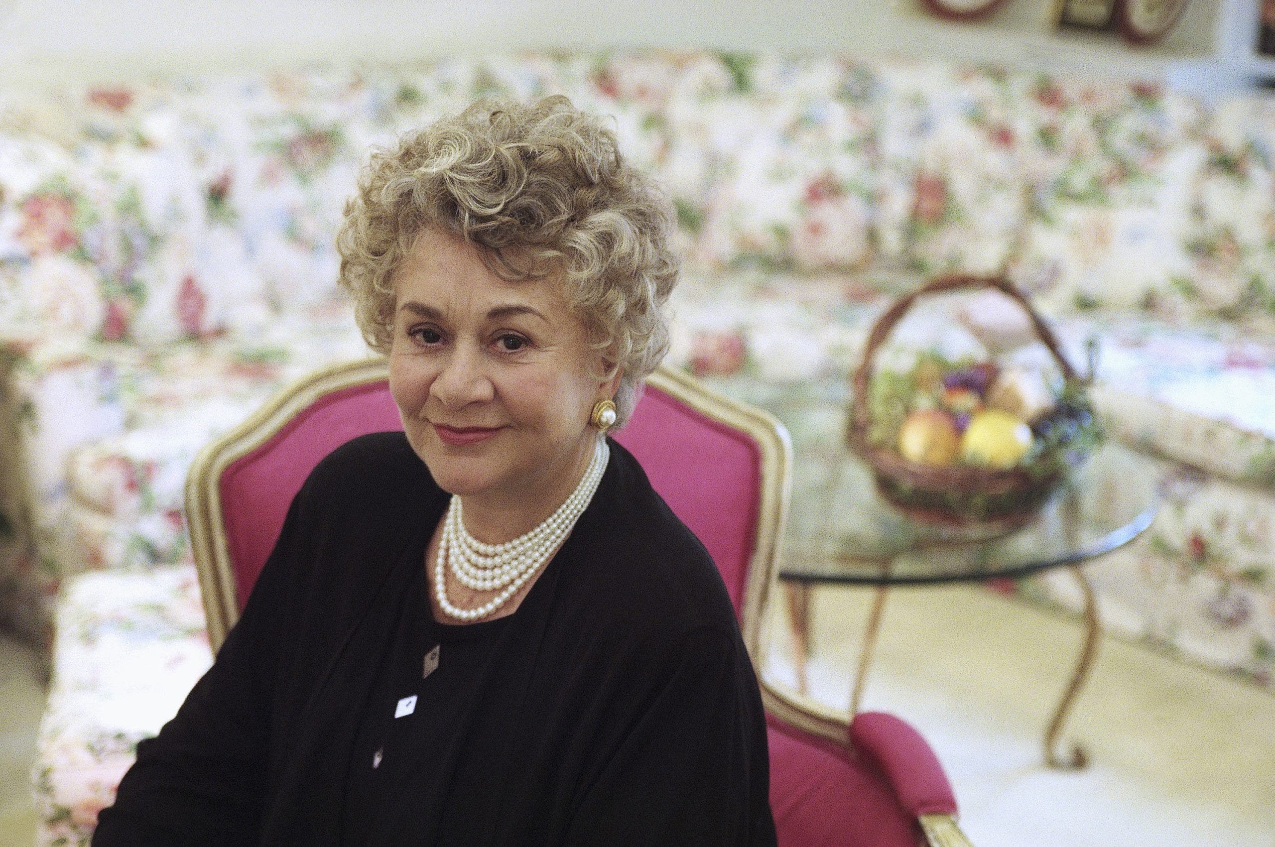 Renowned British actress Joan Plowright, who was married to Laurence Olivier, has passed away at the age of 95.