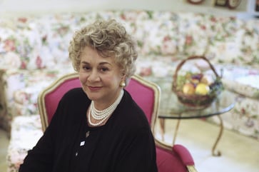 Renowned British actress Joan Plowright, who was married to Laurence Olivier, has passed away at the age of 95.