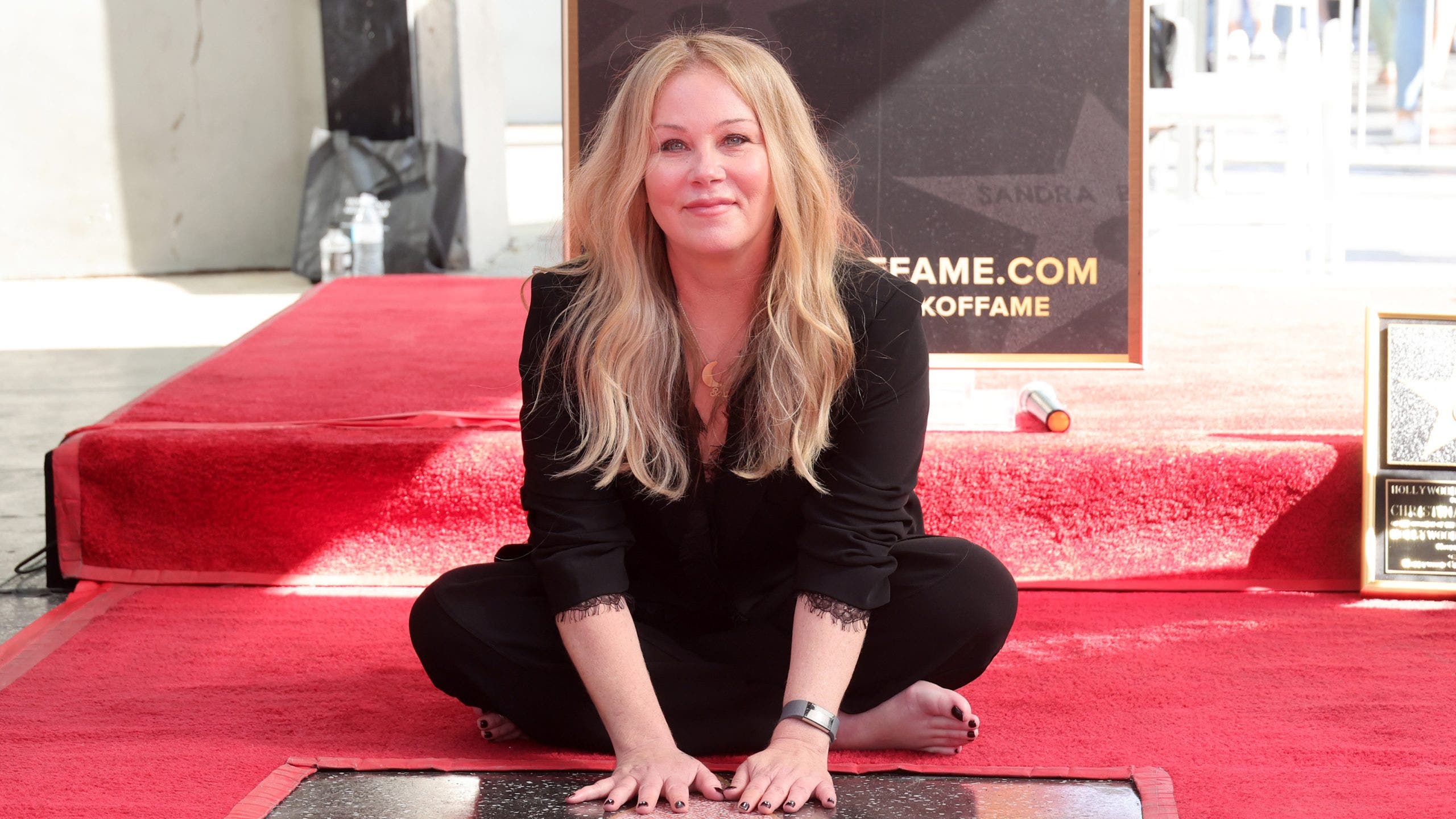 Christina Applegate reveals she struggles with depression while ...