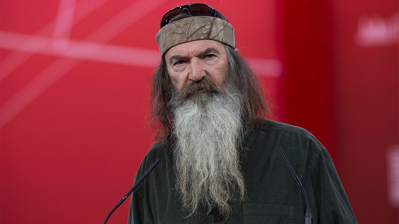 'Phil Robertson, a star of 'Duck Dynasty,' battles Alzheimer's while maintaining his faith and pushing himself to eat.'