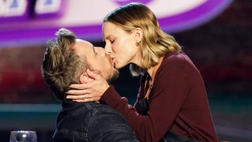 Dax Shepard and Kristen Bell received messages from friends regarding speculations about their involvement in Hollywood swinging.