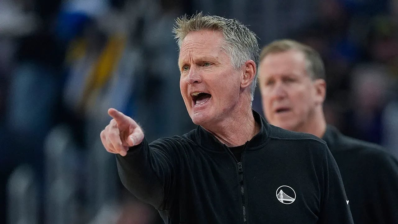 Steve Kerr of the Warriors avoids watching the Trump inauguration to focus on studying the Celtics; Golden State suffers a 40-point loss.