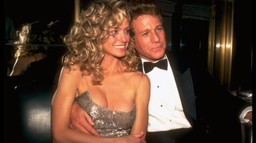 'Farrah Fawcett passed away in Ryan O'Neal's arms, according to a pal who referred to him as her 'love of her life.''