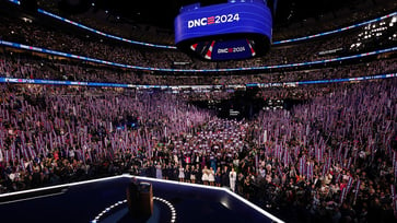 Chicago schools criticized for delayed calendar, promoting student attendance at DNC