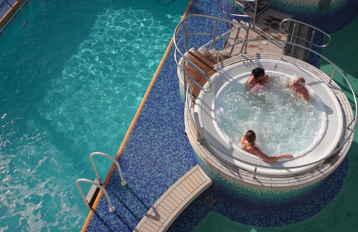 CDC reports link between Legionnaires' disease outbreak and cruise ship hot tubs