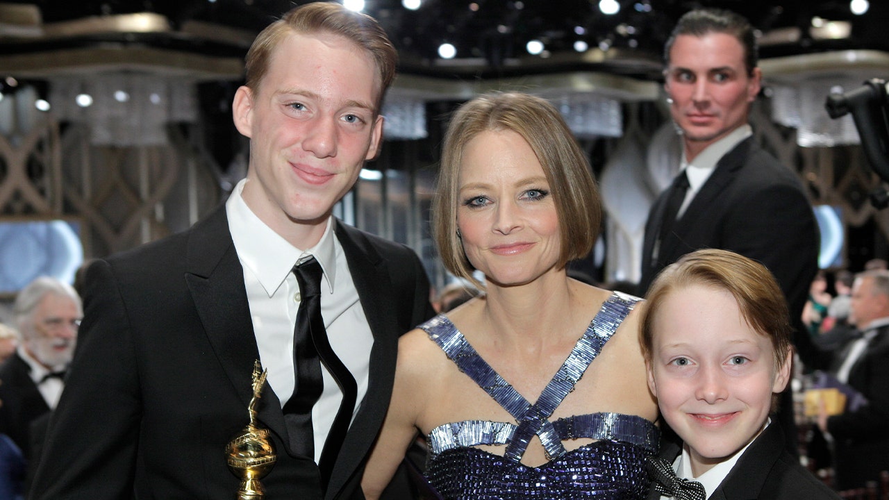 Despite Jodie Foster's success in Hollywood, her sons are not interested in watching her films: "They don't seem to care."