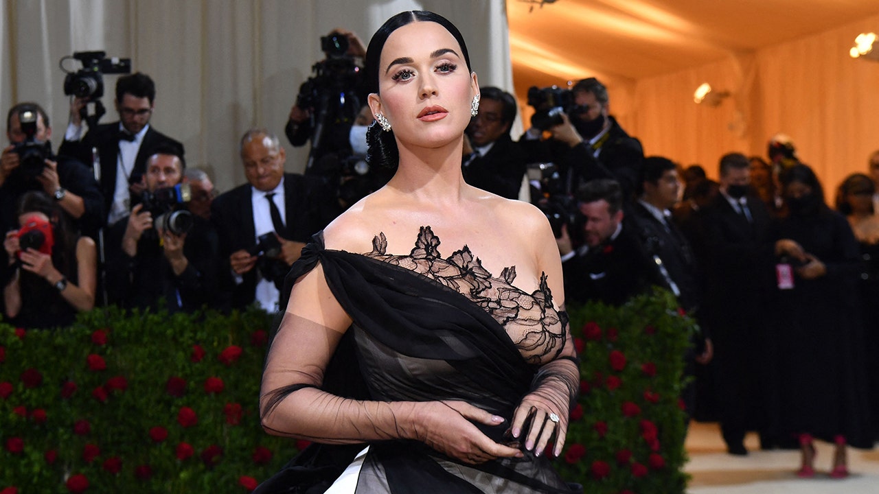 Even Katy Perry's mother was fooled by the fake Met Gala photos ...
