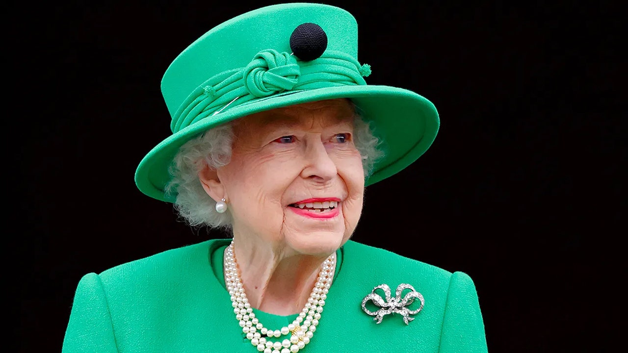 An expert revealed that once, Queen Elizabeth's American lady-in-waiting escorted the monarch to a high-end London nightclub.