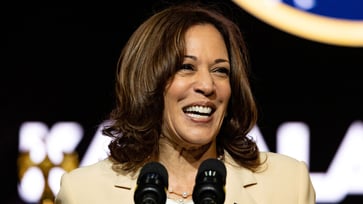 Harris criticized for delivering 'Hillary Clinton 3.0' at rallies: 'inauthentic' speeches.