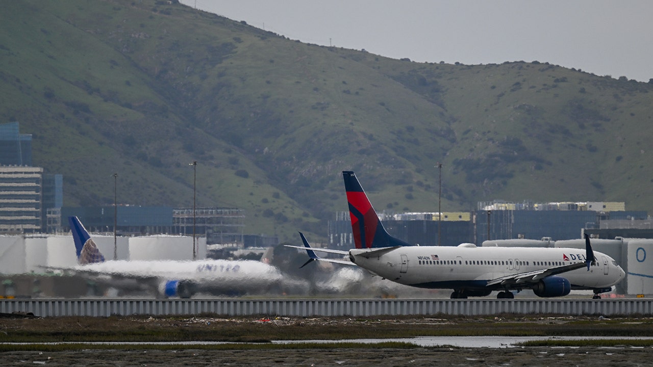Phoenix Airport Near Miss: FAA Probes United, Delta Flights