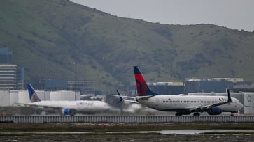 Phoenix Airport Near Miss: FAA Probes United, Delta Flights