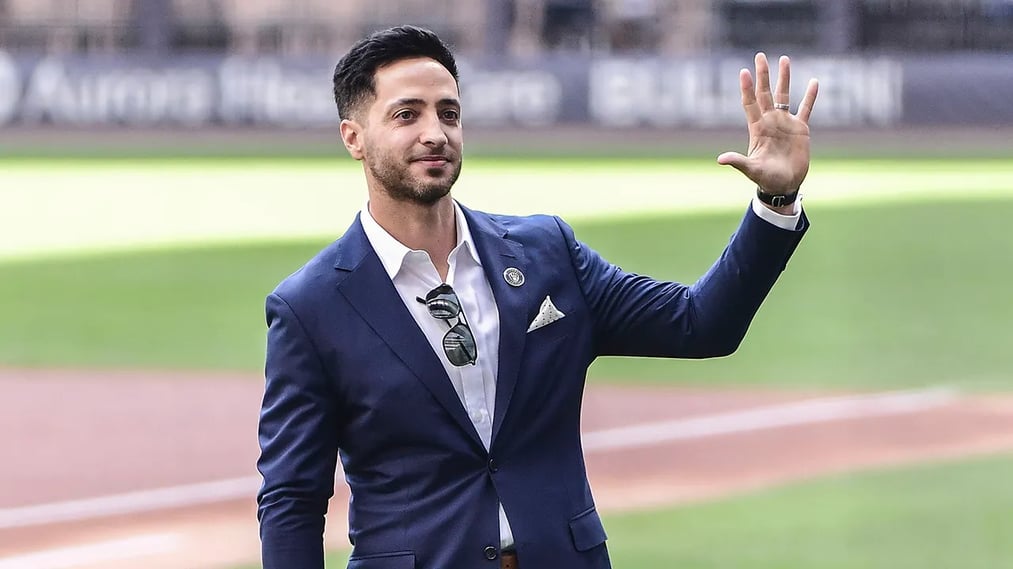 Ryan Braun, a former Brewers star, commends the firefighters fighting the LA wildfires: "True heroes."